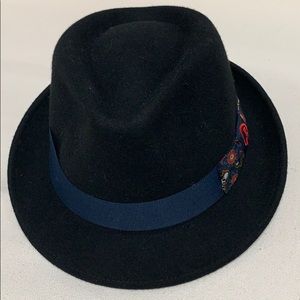 Robert Graham hat .